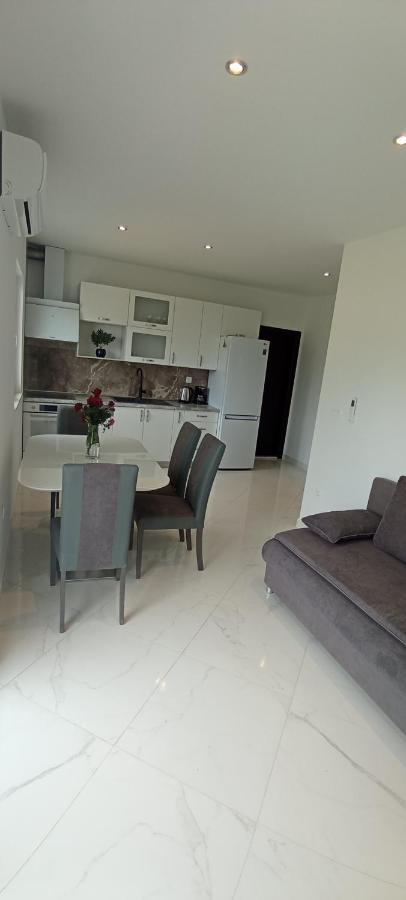 Apartman Stipan Omiš Zewnętrze zdjęcie