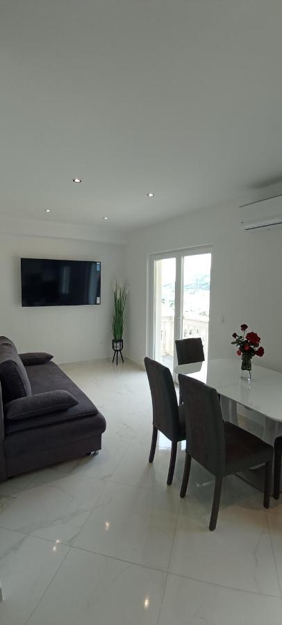Apartman Stipan Omiš Zewnętrze zdjęcie